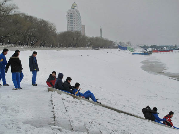 Travel to Harbin and view Songhua River